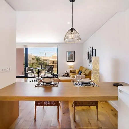 Beautiful Modern Design With Swimming Pool