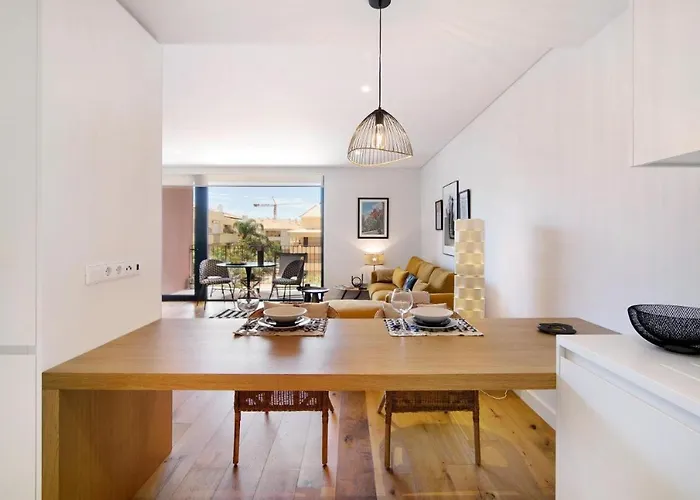 Beautiful Modern Design With Swimming Pool