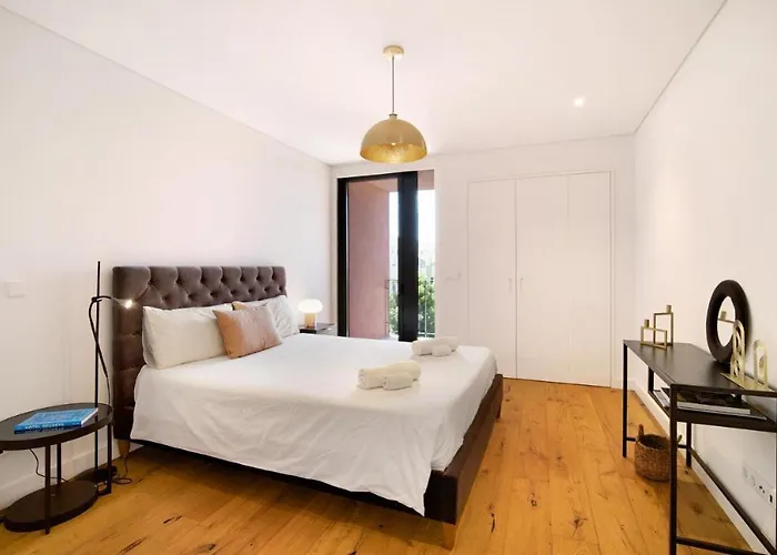 Beautiful Modern Design With Swimming Pool Apartament