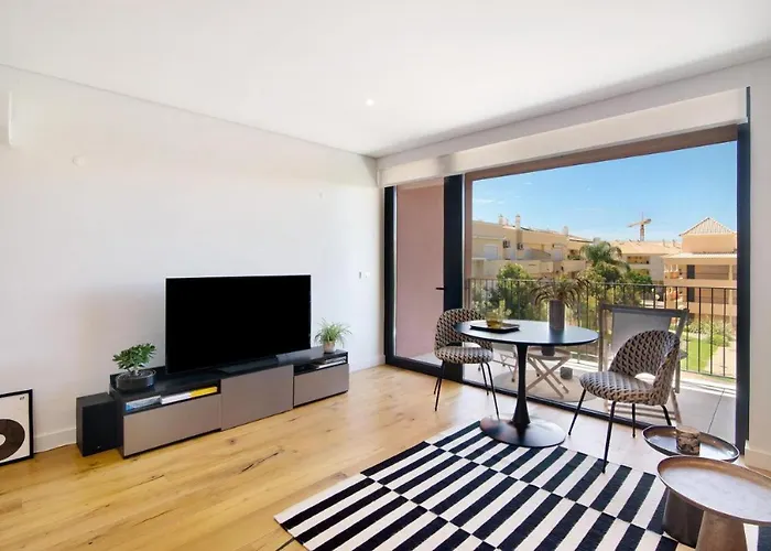 Apartament Beautiful Modern Design With Swimming Pool